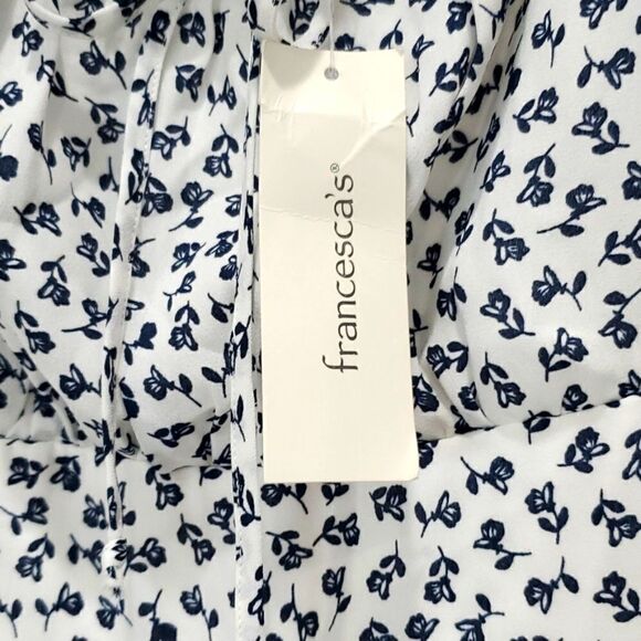 Mi Ami Womans Blue/White Floral  Romper, NWT,  Size Medium - Picture 2 of 6